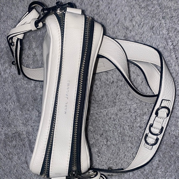 Marc Jacobs The Softshot Leather Crossbody in White - Picture 4 of 6